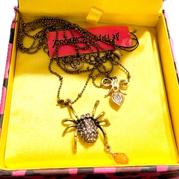 Betsy Johnson Spider jewelry Necklace I ❤️ SPIDERS - Crystal Heart & Spider NWT - Picture 6 of 13